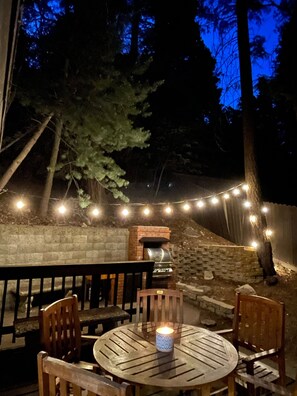 Outdoor dining - Charming Mountain Cabin 3BR/3BA +Loft minutes from the lake (Blue Jay)