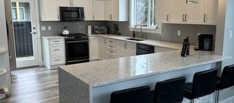 Luxury Lakeview House w/ Dock & Hot Tub