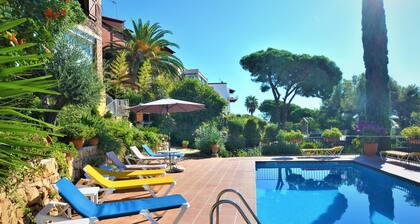 Villa Flores 8 people with private pool and see views in Lloret de mar