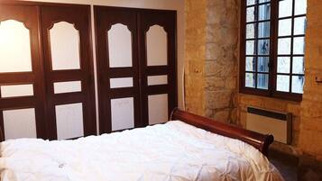 2 chambres, fer et planche Ă repasser, draps fournis