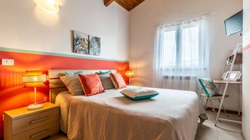 Apartment, 2 Bedrooms, Smoking, Balcony | 3 bedrooms, travel crib