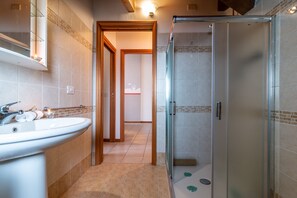 Appartement, 2 chambres, fumeur, balcon | Équipements de salle de bain