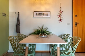 Apartment, 2 Bedrooms, Smoking, Balcony | Interior