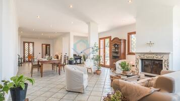 Villa, 2 Bedrooms, Fireplace | Interior
