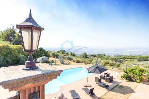 New Refined Villa Rayskaya In Monte Compatri