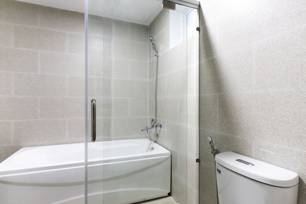 Free toiletries, hair dryer, slippers