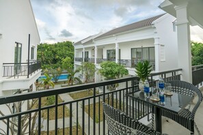 Mini-fridge, microwave, oven, stovetop - Tran Family Villas Boutique Hotel (Da Nang)