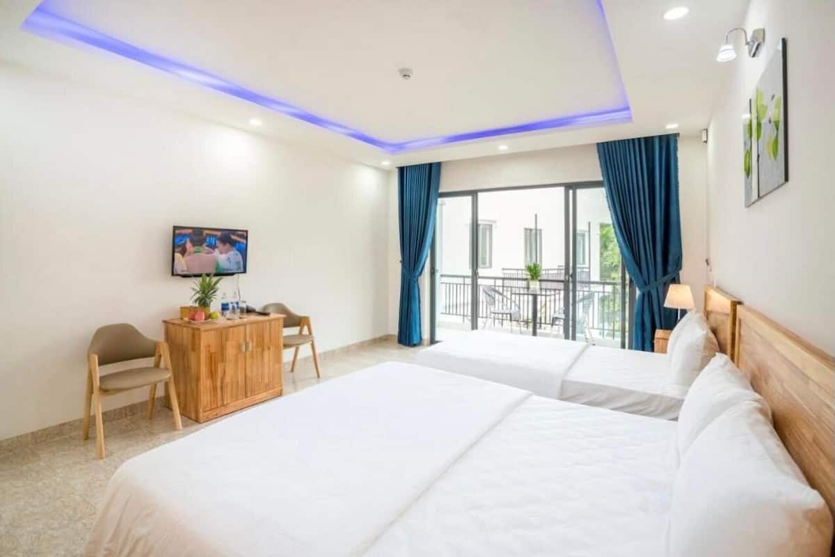 Minibar, rollaway beds, free WiFi, bed sheets