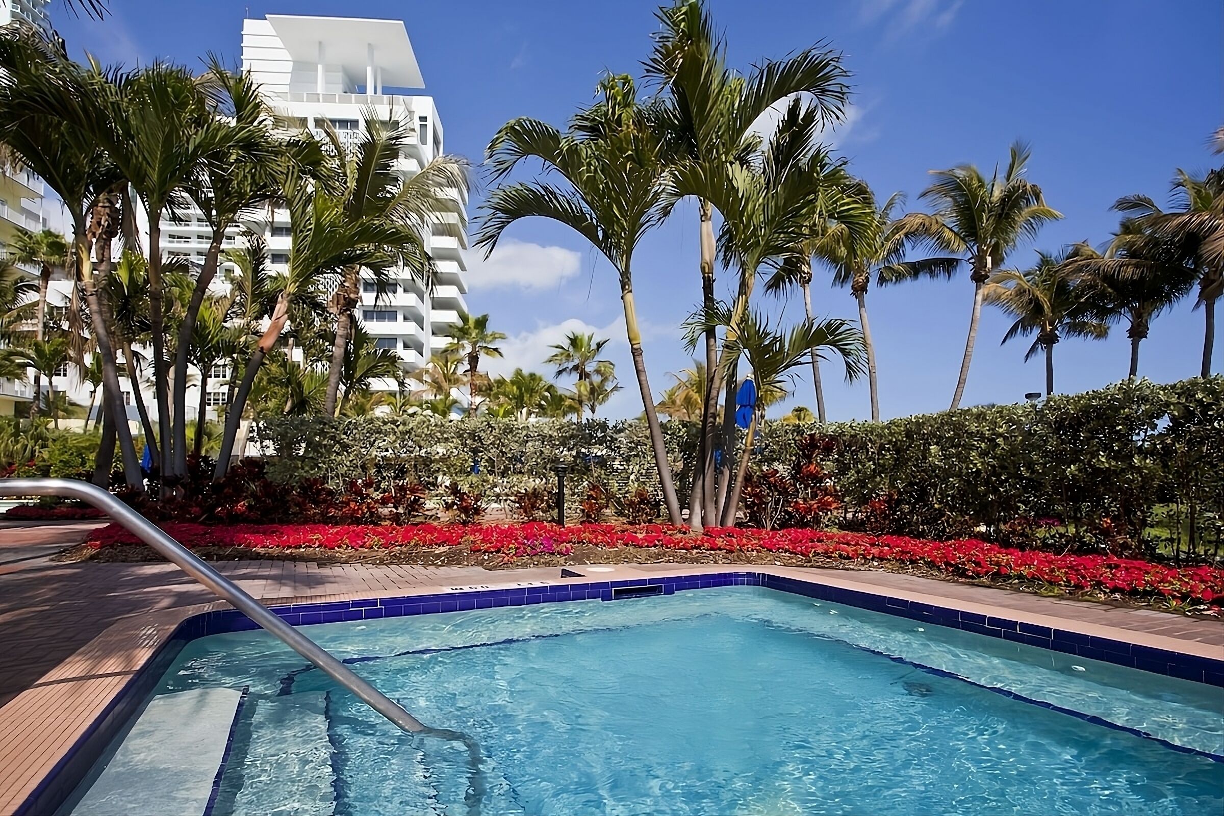 Fun for Everyone! 3 Relaxing Units, Outdoor Pool, Access to Miami Beach!