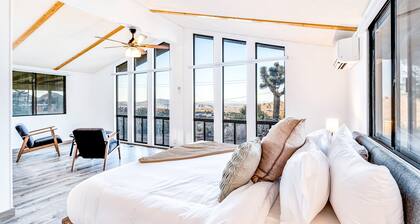 Secluded home on 5 acres with stunning views, fast WiFi, grill, & screened patio