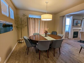 Dining - Spacious 3-bedroom home with outdoor space (Eugene)