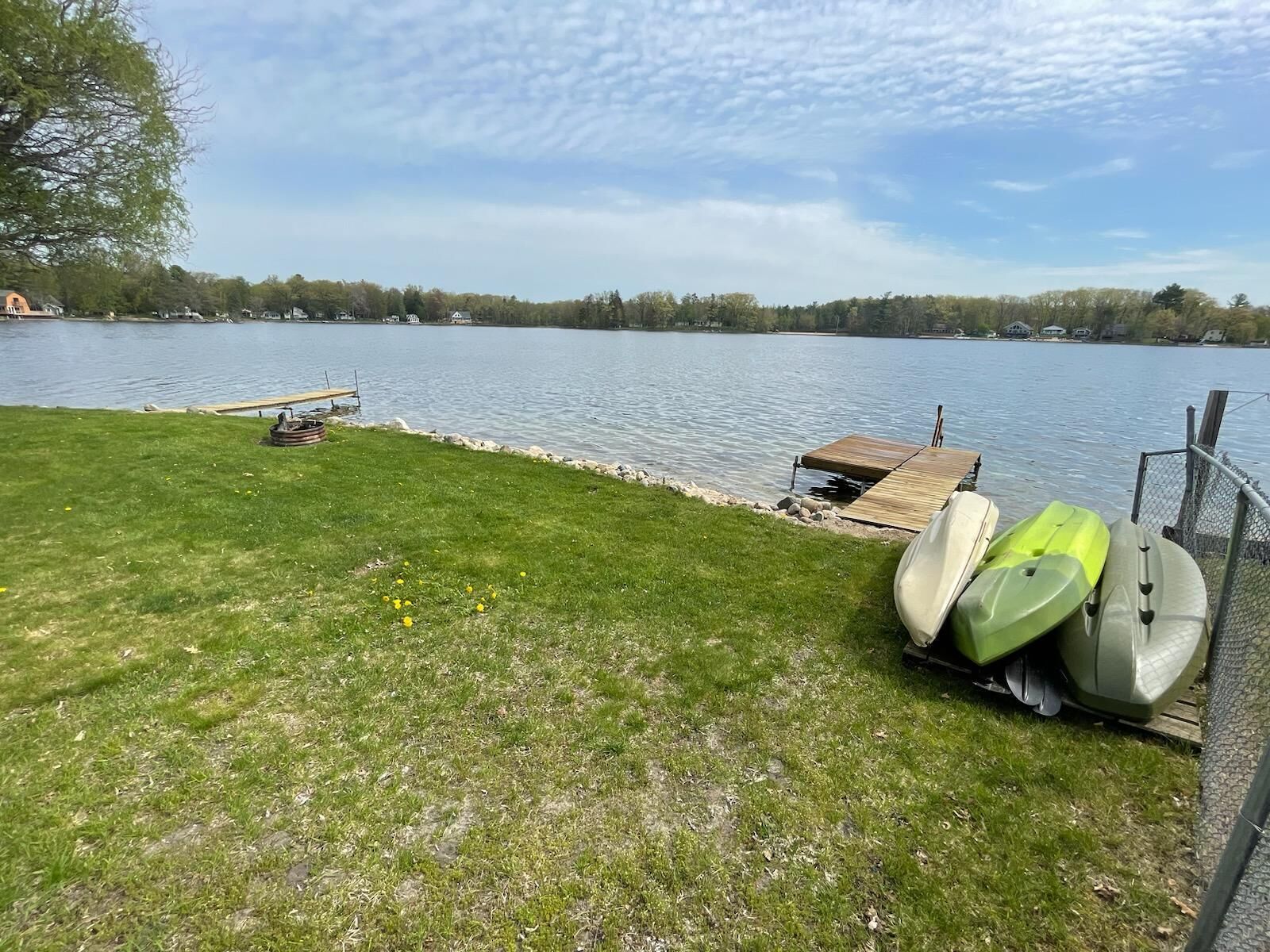 Pratt Lake Peninsula: "Up north" 4 seasons lakefront cottage