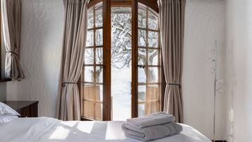 4 chambres, coffres-forts dans les chambres, fer et planche Ă  repasser