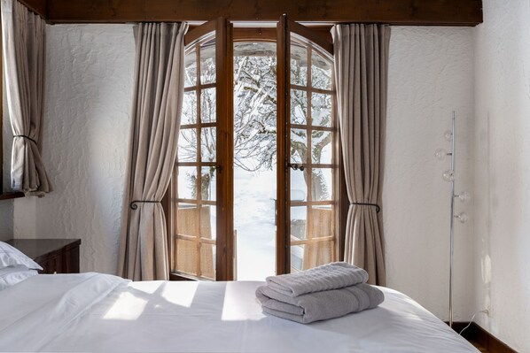 4 عدّة غرف نوم وخزنة داخل الغرفة ومكواة/لوح كي وواي فاي مجانًا