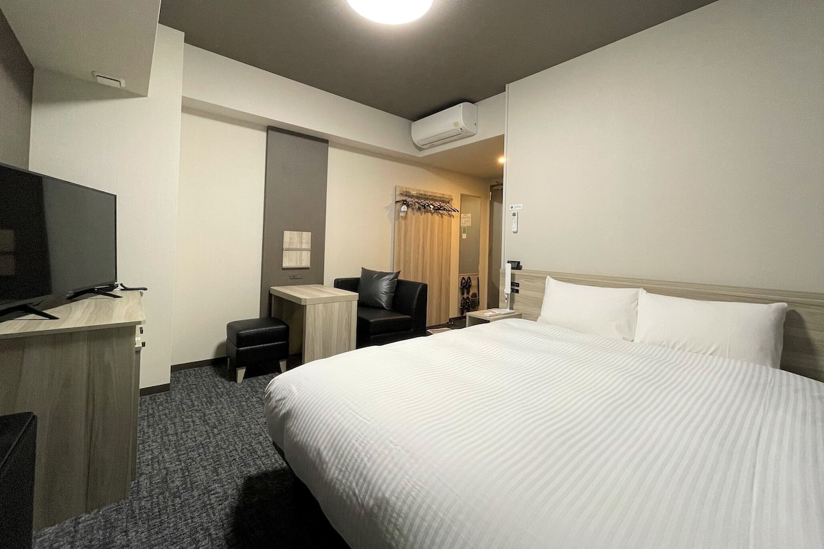 Standard Double Room, Non Smoking | Desk, free WiFi, bed sheets