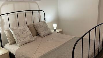 2 bedrooms, in-room safe, desk, WiFi