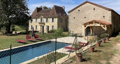 Château du Marais, Périgord noir, Pool House studio 40m2, private swimming pool*, private garden
