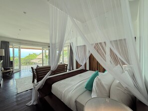 10 bedrooms, travel crib, WiFi - The Backyard Bingin - Cliff Top 10 bedroom Private Villa by Bingin Beach (Pecatu,)