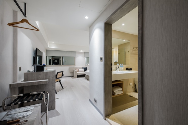 Business Twin Room | Premium bedding, down comforters, free minibar, in-room safe