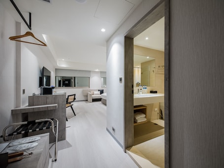 Business Twin Room | Premium bedding, down comforters, free minibar, in-room safe