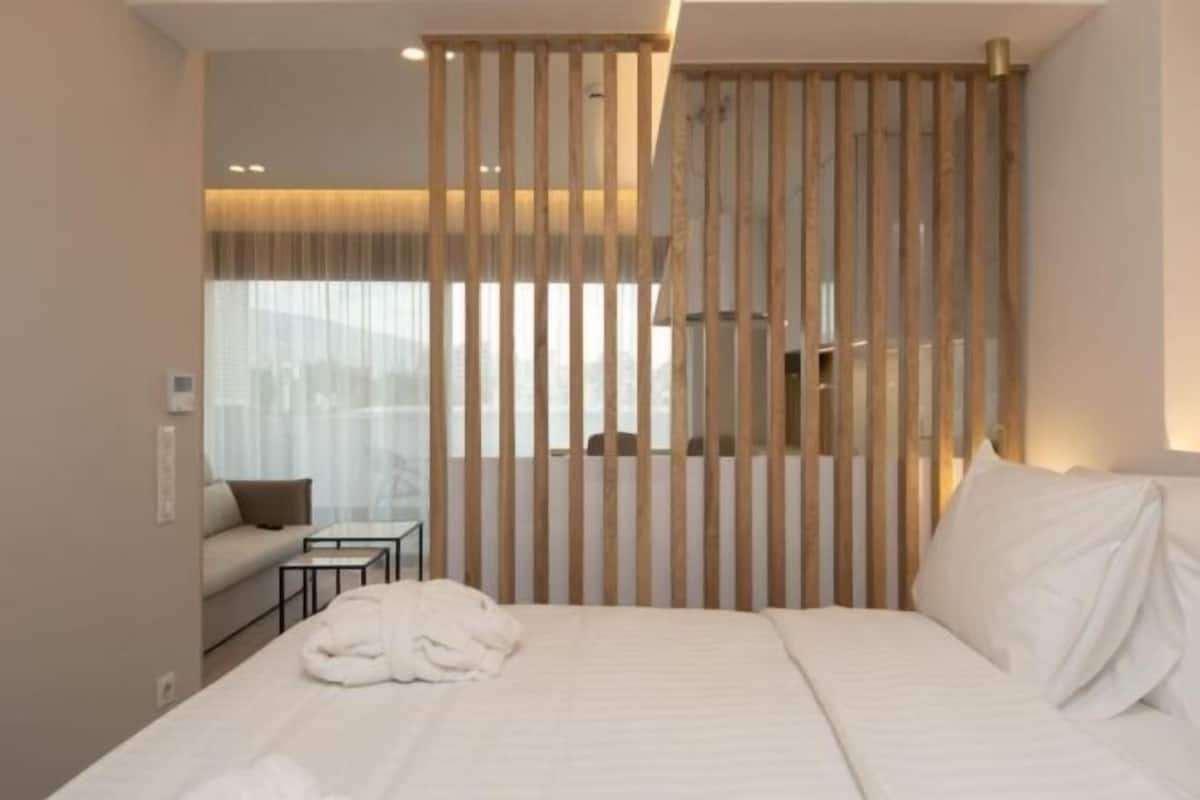 1 bedroom, premium bedding, pillowtop beds, desk