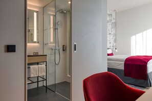 Superior Double Room (Special) | Down duvets, minibar, in-room safe, desk - IntercityHotel Berlin Airport BER Terminal 1+2  (Schoenefeld)