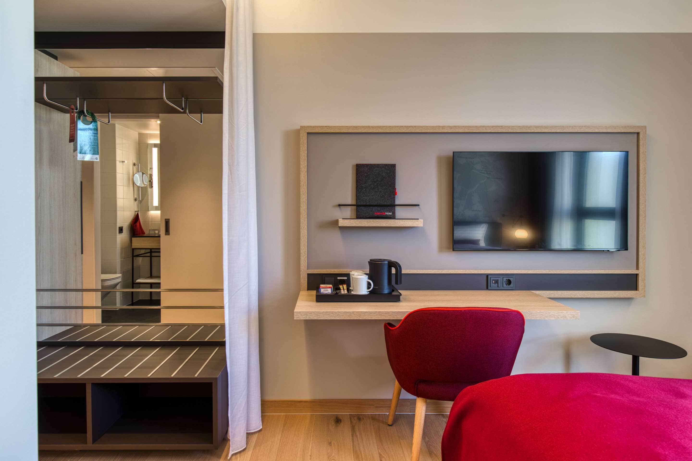 Business Double Room | Down comforters, minibar, in-room safe, desk