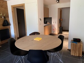 Dining - Beautiful apartment in Châtel with parking, 3 bedrooms for 6 guests (Châtel)
