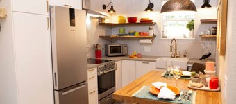 Adorable studio-style cottage with fireplace