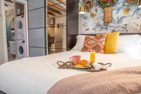 1 bedroom, iron/ironing board, free WiFi, bed sheets