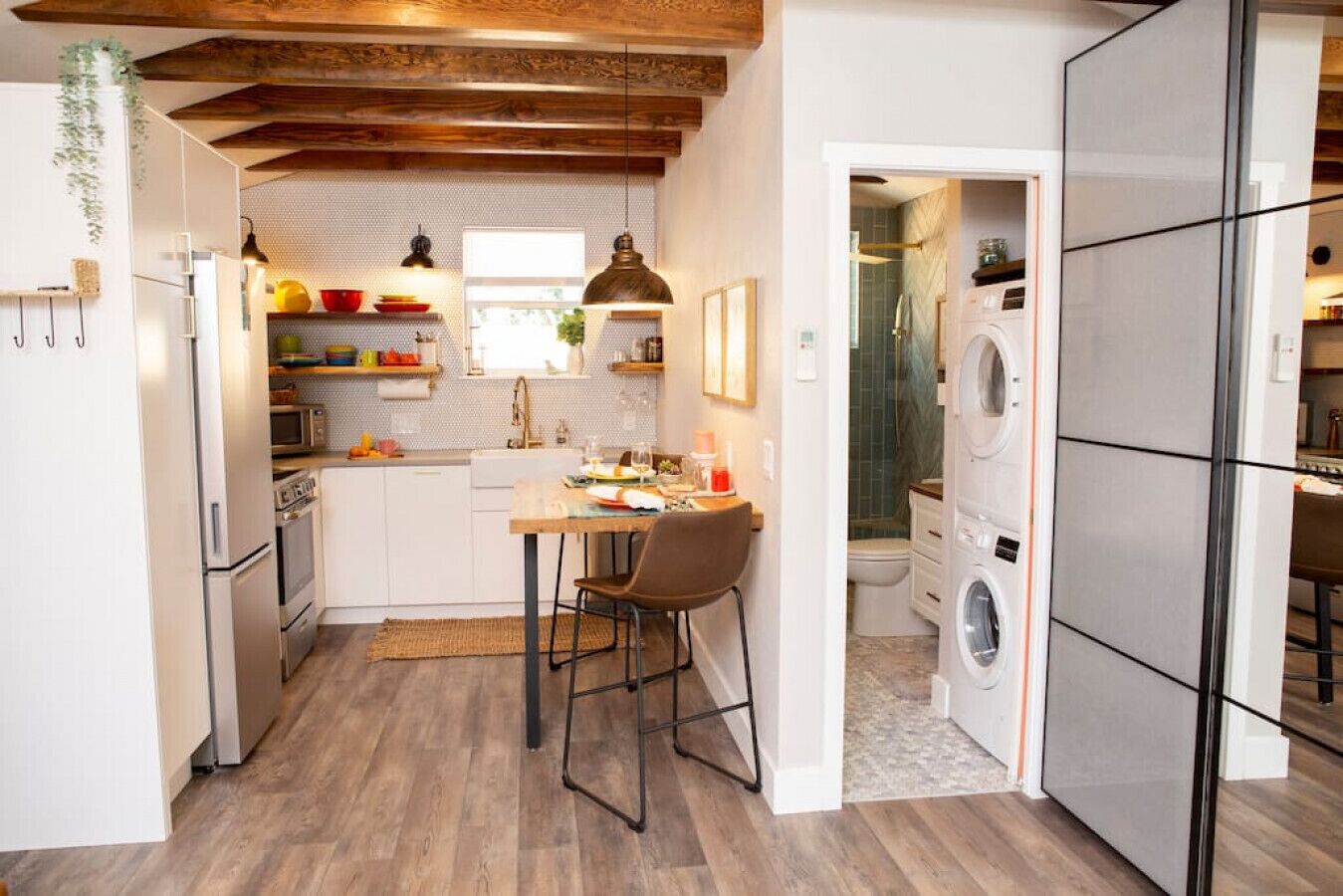 Refrigerador, microondas, horno, placa de cocina