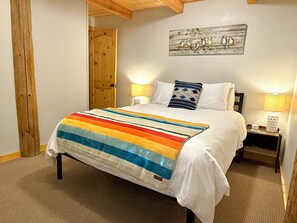 2 bedrooms, desk, free WiFi, bed sheets