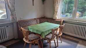 تناول الطعام