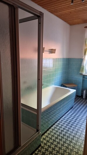 تجهيزات دش، مجففات شعر، مناشف