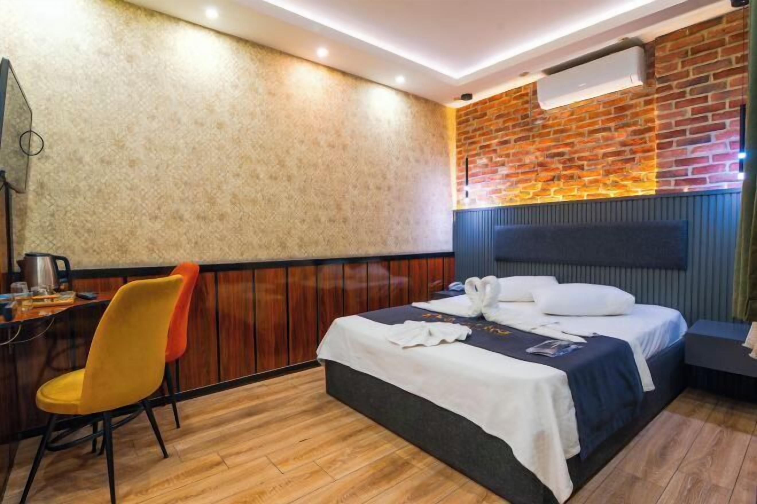 Schreibtisch, schallisolierte Zimmer, Bügeleisen/Bügelbrett, Bettwäsche