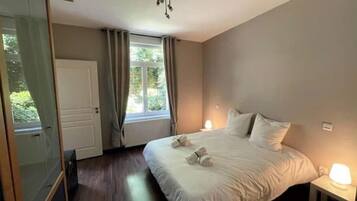 2 bedrooms, desk, iron/ironing board, free WiFi