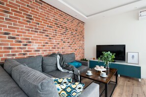 Classic Apartment, 1 Queen Bed with Sofa bed | 1 bedroom, iron/ironing board, free WiFi - Avenue Apartment - LoftAffair (Kraków)