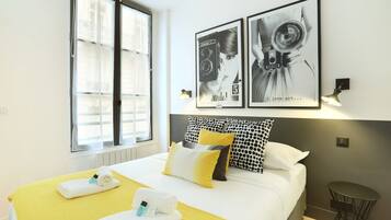 Bureau, fer et planche à repasser, Wi-Fi gratuit, draps fournis