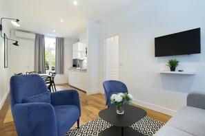 Flat-screen TV - Blanche 3 - One Bedroom Apartment, Sleeps 4 (Paris)