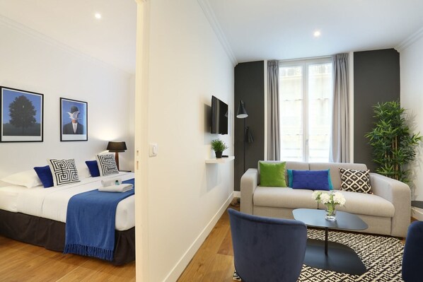 1 bedroom, desk, iron/ironing board, free WiFi - Blanche 3 - One Bedroom Apartment, Sleeps 4 (Paris)