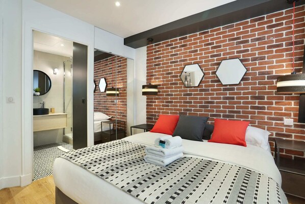 1 bedroom, desk, iron/ironing board, free WiFi