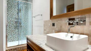 Doccia, asciugacapelli, asciugamani