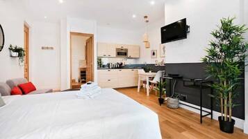 Una scrivania, ferro/asse da stiro, Wi-Fi gratuito