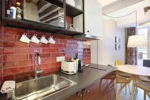 Fridge, microwave, stovetop, coffee/tea maker