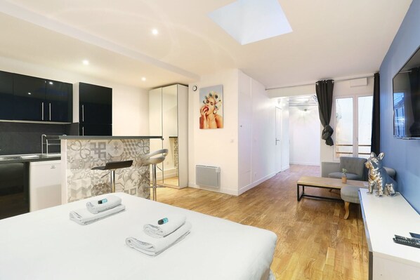 Iron/ironing board, free WiFi - Caire 2 - Studio Apartment, Sleeps 3 (Paris)