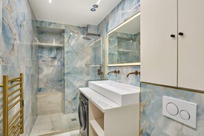 Hair dryer - Caire 3 - One Bedroom Apartment, Sleeps 6 (Paris)