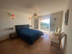 4 quartos, Wi-Fi de cortesia, roupa de cama