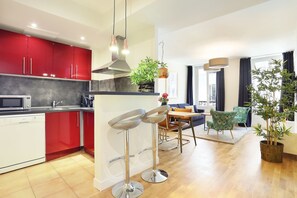 Fridge, microwave, oven, stovetop
