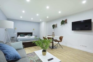 Iron/ironing board, free WiFi - Caire 7 - Studio Apartment, Sleeps 4 (Paris)