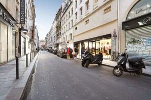 Exterior - Caire 7 - Studio Apartment, Sleeps 4 (Paris)